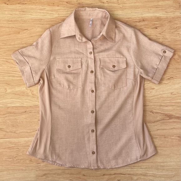 3rd + Malt Apparel Short Sleeved Button Down in Sandy Tan Woman’s Large NWOT - Picture 2 of 6